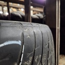 285/35R22 102W Hankook Ventus ST Käytetty kesärengas 3,5-4,5mm DOT-09 (toisesta renkaasta laidat kuluneet)