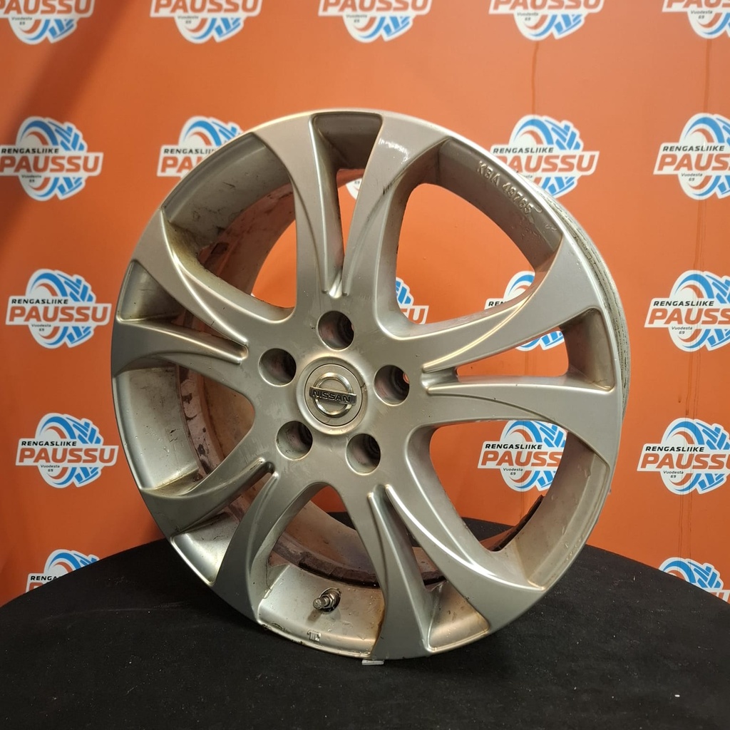 Käytetty NISSAN vannesarja 5x114,3 ET 40 KR 66,1 7x17"