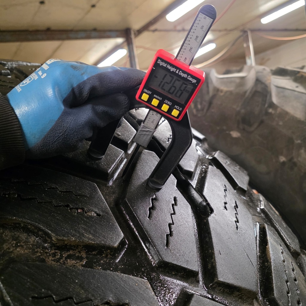 650/65R42 176A8/171D Nokian HKPL TRI Käytetty palapintarengas 13mm DOT-21 (Hyvä runko)