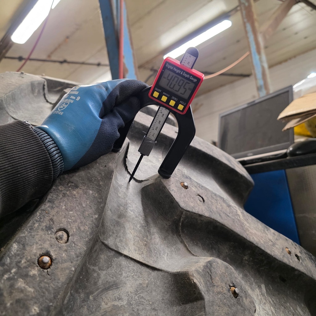 650/65R42 158D Trelleborg TM800 Käytetty rengas 41mm DOT-19