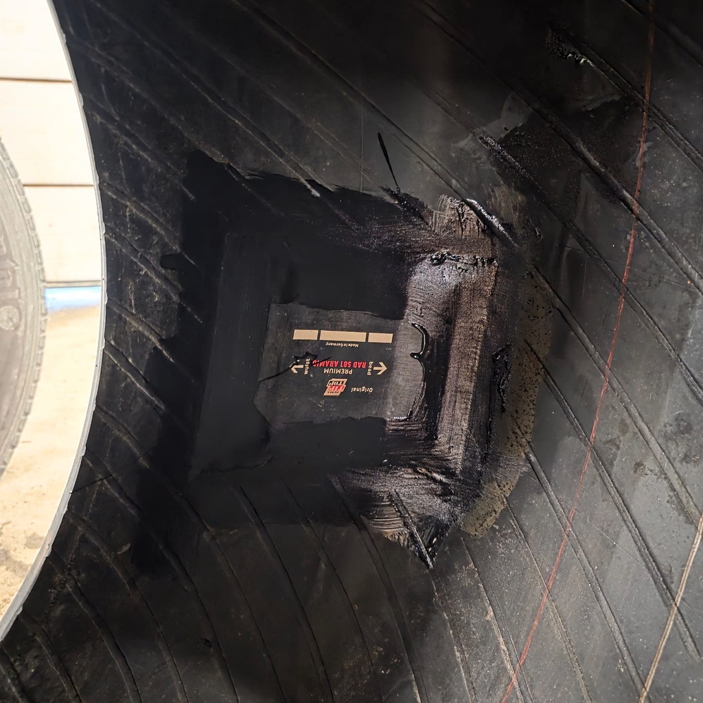 540/65R28 142D/145A8 TL Continental AC65 Käytetty rengas 16mm DOT-11 (Korjattu)