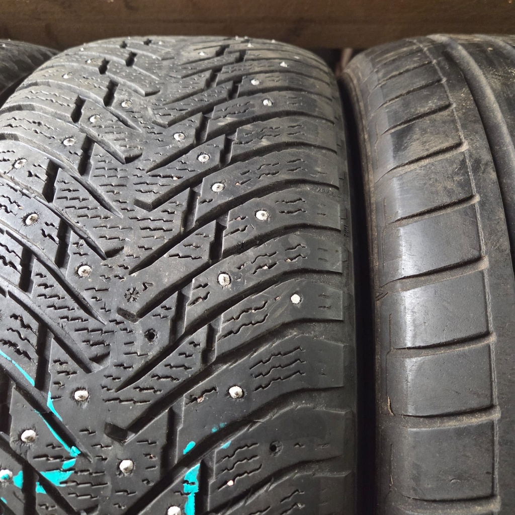 235/50R18 101T XL Nokian Hakkapeliitta 8 Käytetty nastarengas 6mm DOT-14