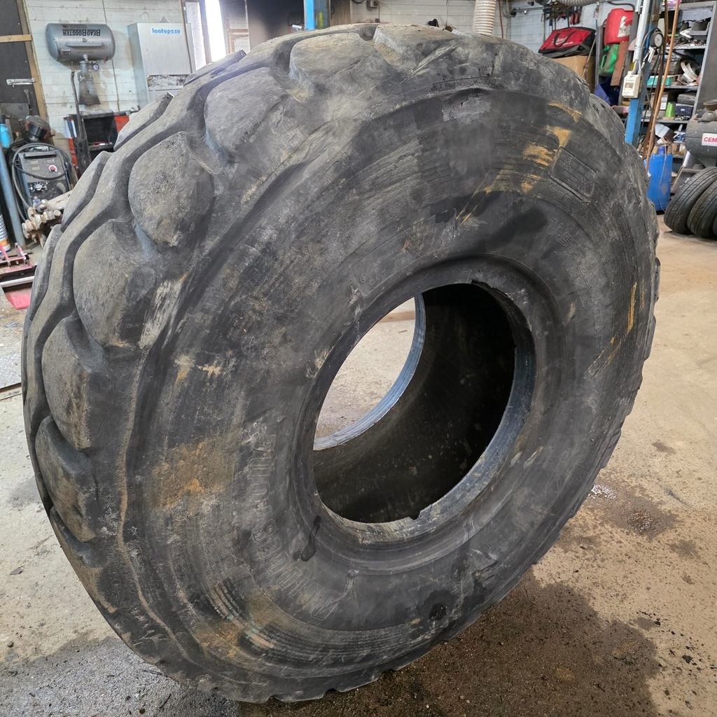 23.5R25 Bridgestone pinnattu Käytetty työkoneen rengas 25mm DOT-18 (Korjattu)