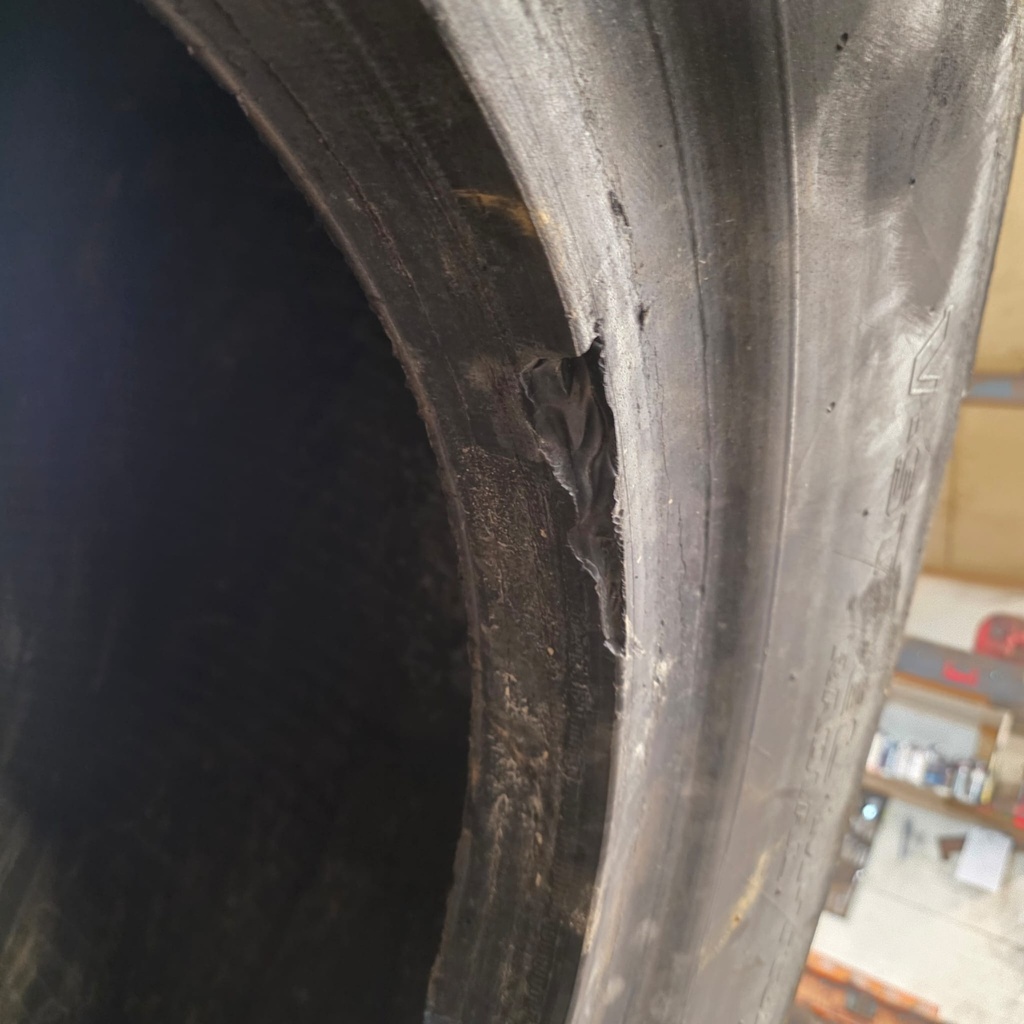 23.5R25 Bridgestone pinnattu Käytetty työkoneen rengas 25mm DOT-18 (Korjattu)