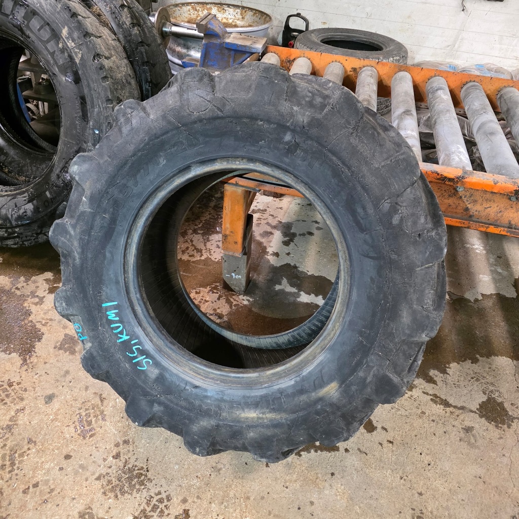 405/70-20 (16.9/70-20) 14pr Mitas MPT-01 Käytetty työkoneen rengas 15mm DOT-03 (korjattu) (Asennus sisärenkaalla)