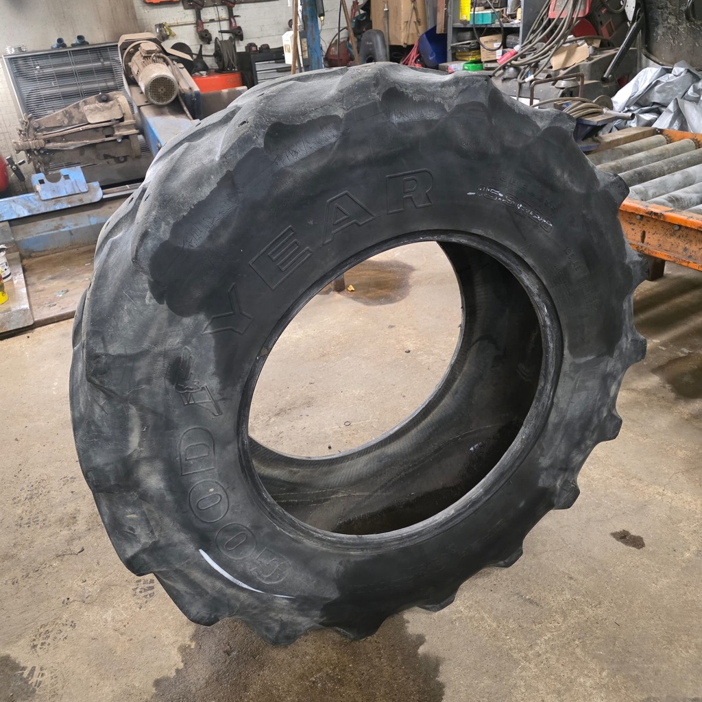 420/85R28 (16.9R28) 136A8 Goodyear super traction Käytetty rengas DOT-04 10mm (Pientä kuivumaa)