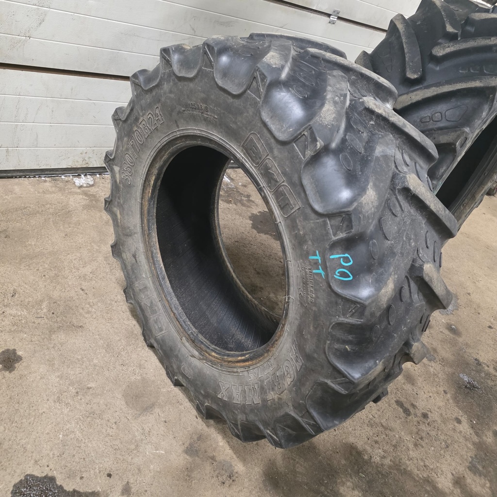 380/70R24 125A8 BKT AGRIMAX Käytetty rengas 15mm DOT-15 (Asennus sisärenkaalla)