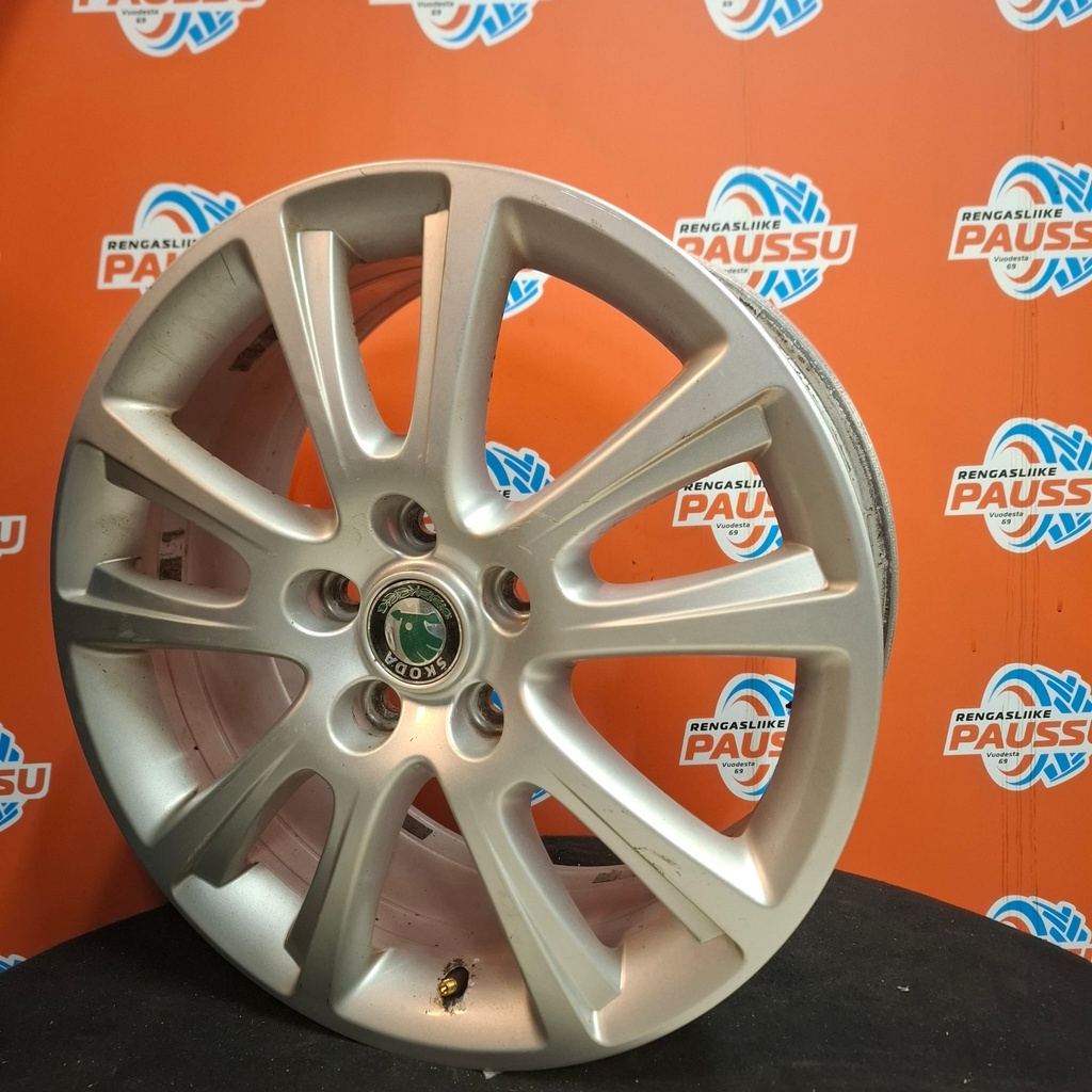 Käytetty SKODA vannesarja 5x112 ET 54 KR 57,1 7x17"