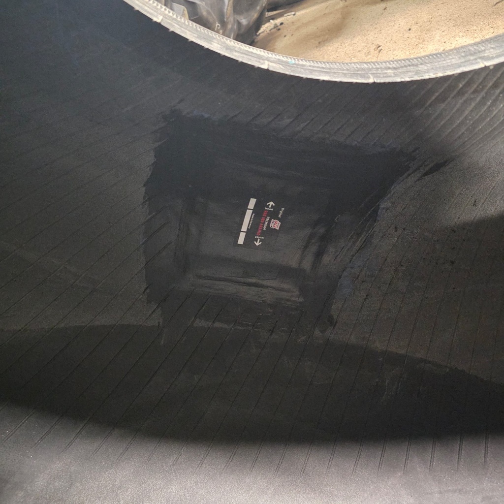 23.5R25 195A2 Bridgestone VJT Käytetty työkoneen rengas 153cm / 12mm Korjattu