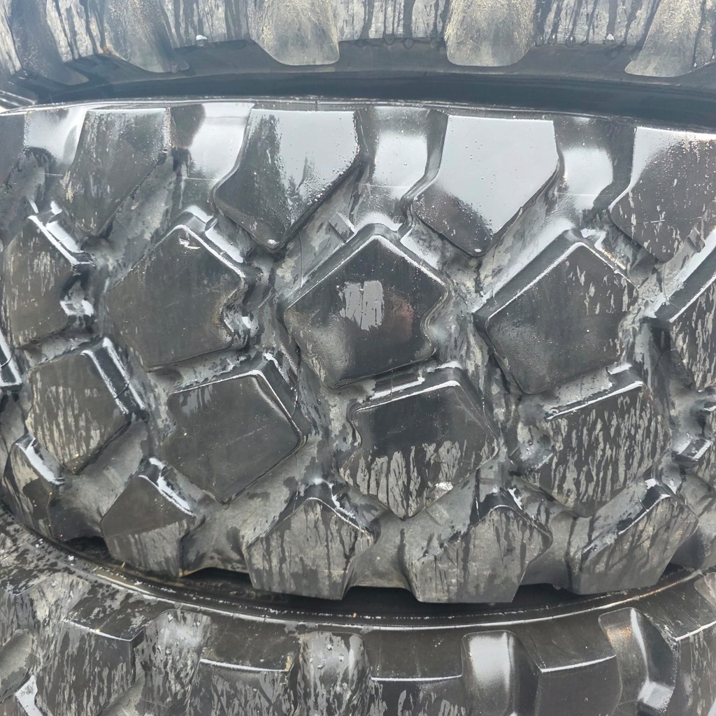 365/80R20 152K Michelin XZL Käytetty KA-rengas Veto DOT- 10-11  17-18mm