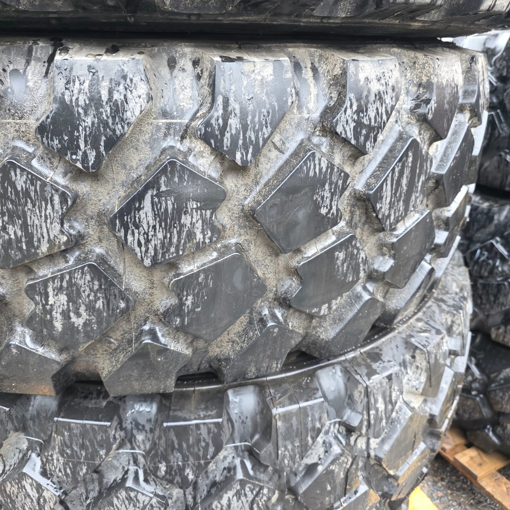 365/80R20 152K Michelin XZL Käytetty KA-rengas Veto DOT- 10-11  17-18mm