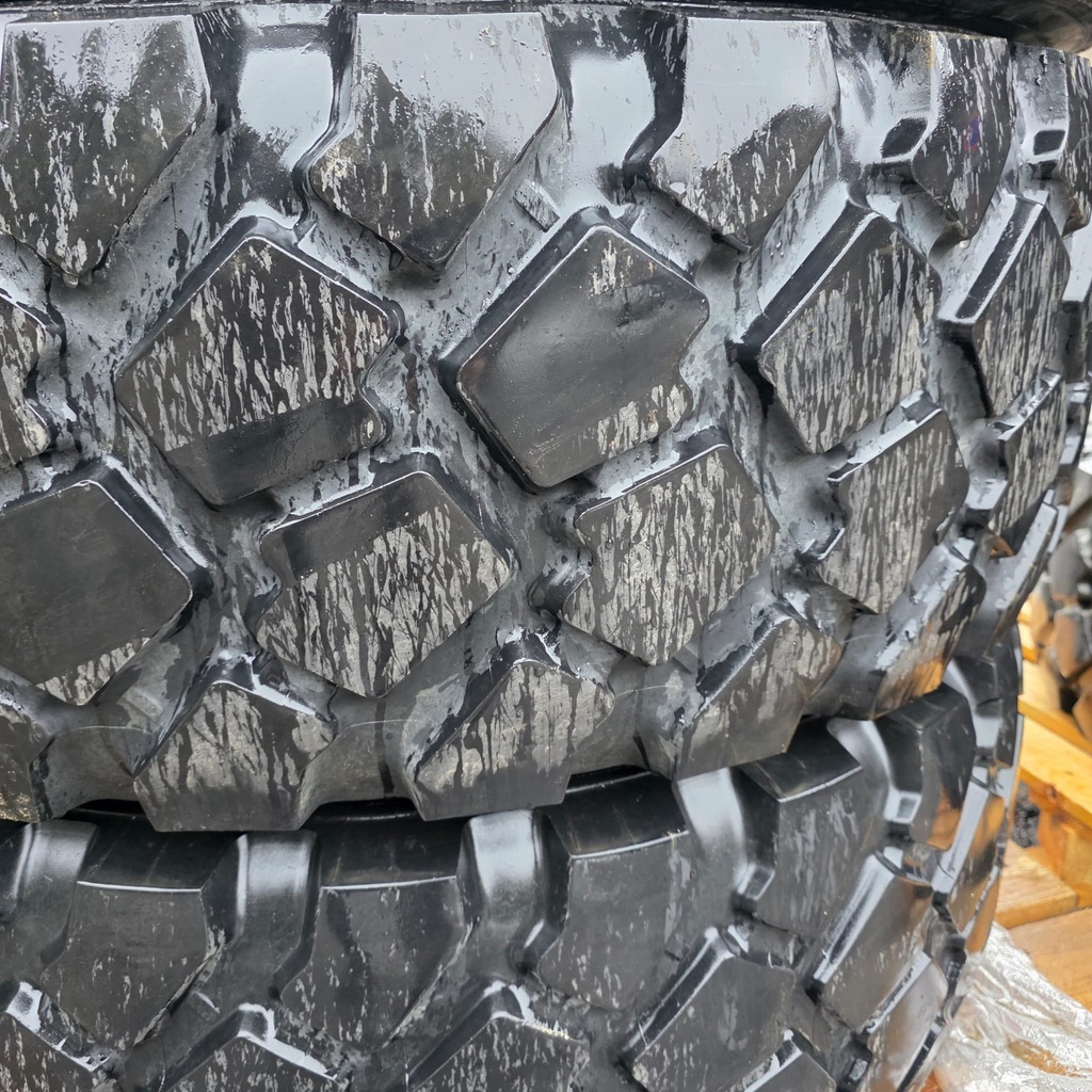 365/80R20 152K Michelin XZL Käytetty KA-rengas Veto DOT- 10-11  17-18mm