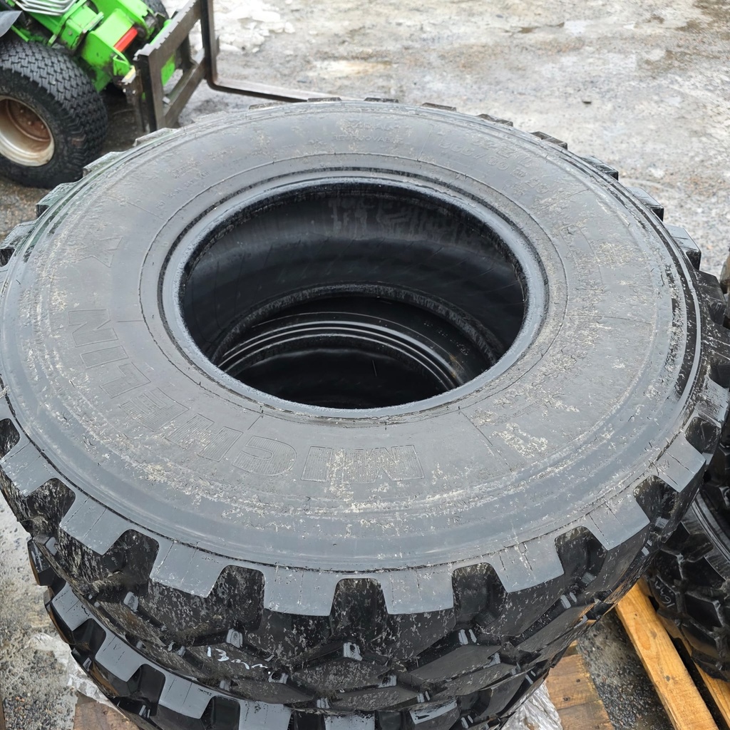 365/80R20 152K Michelin XZL Käytetty KA-rengas Veto DOT- 10-11  17-18mm