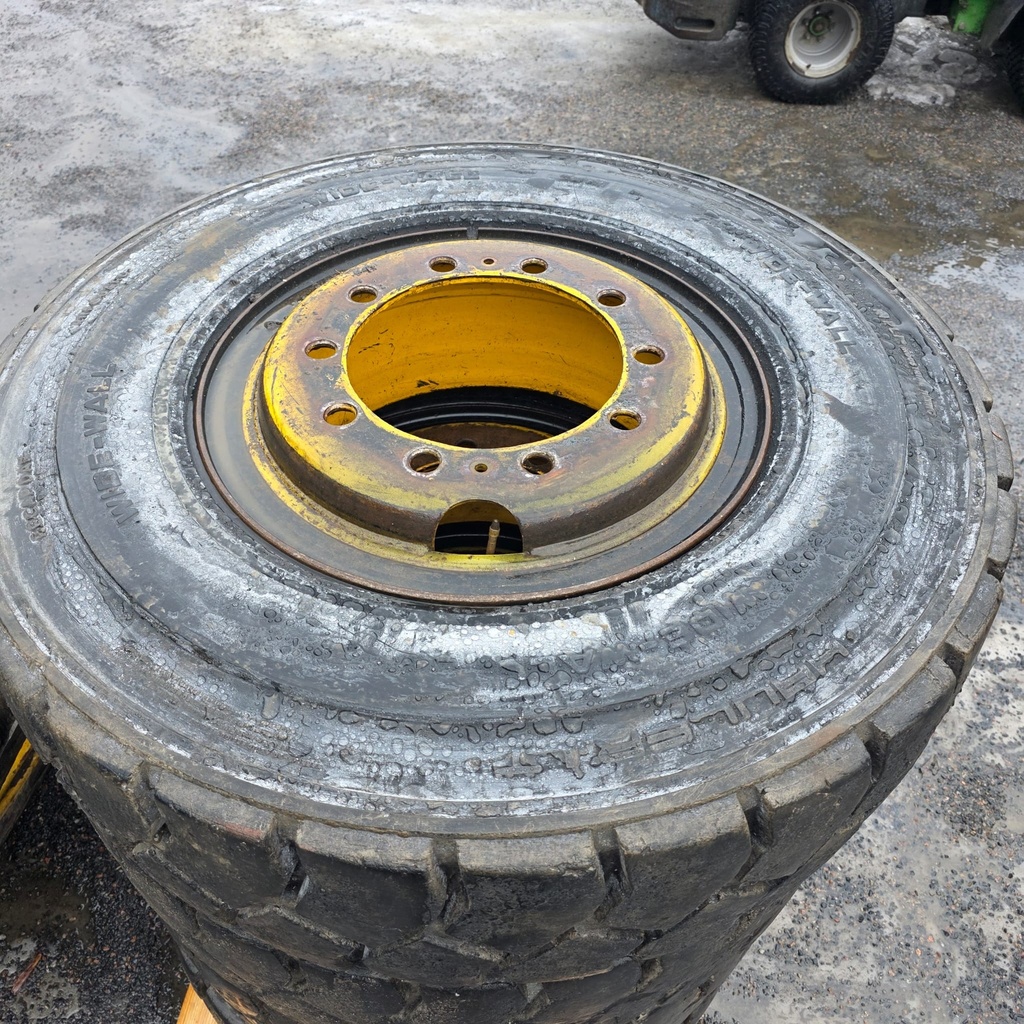 10.00-20 16pr Hauler Kaivinkoneen / Trukin rengas vanteella PJ: 10x335 KR:221mm (4kpl sarjana 1000€)