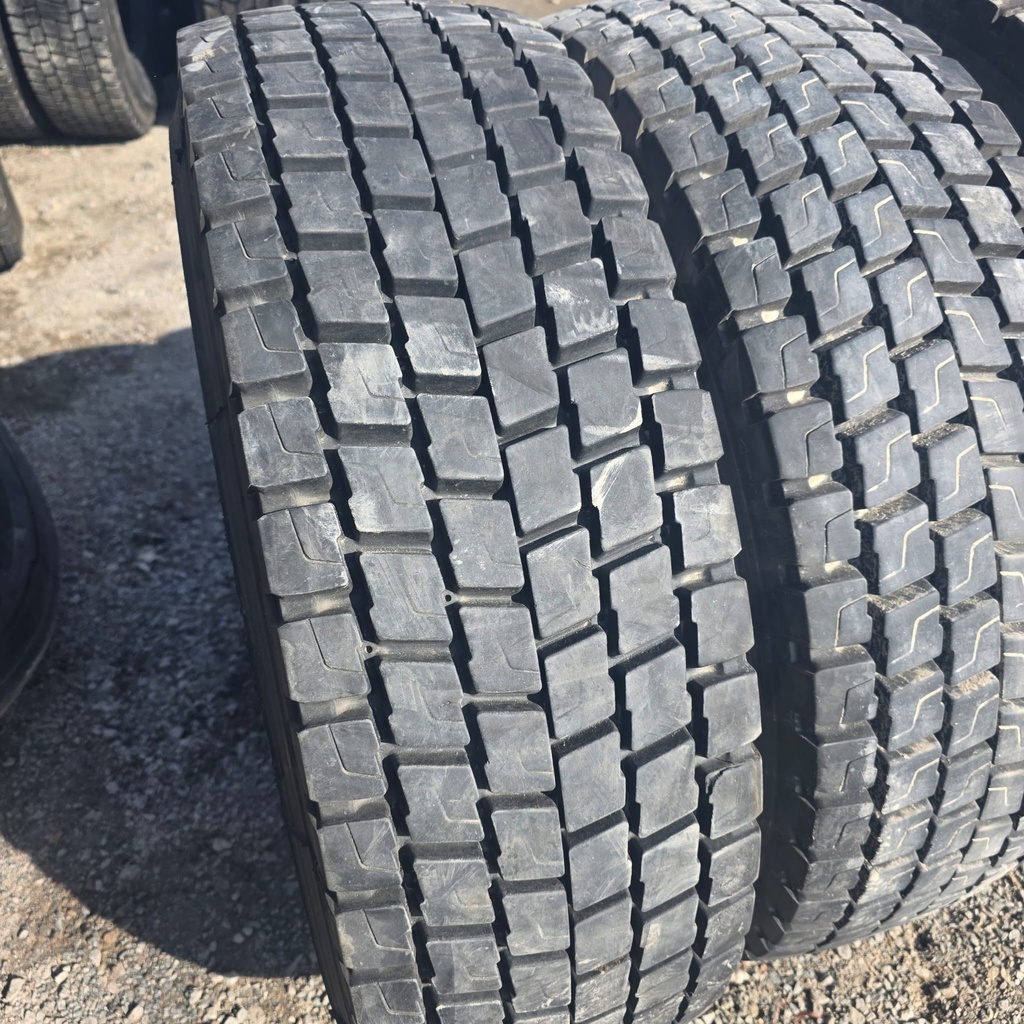 285/70R19.5 144/152M MICHELIN XDE2+ Käytetty KA-rengas Veto DOT-15 13mm