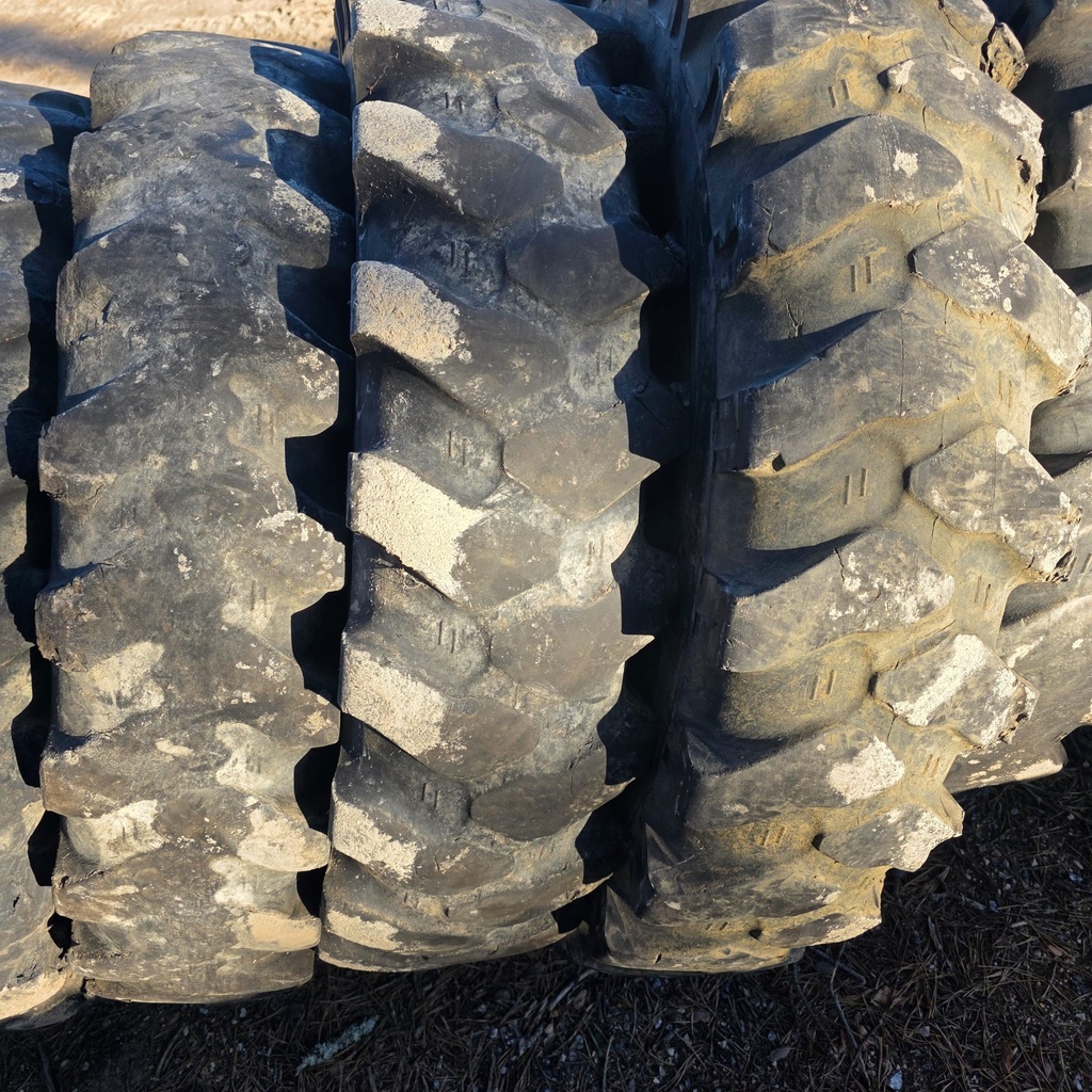 8.25-20 Käytetty Kaivinkoneen rengas (Kuntoluokka C) (Kärry käyttöön) (kopio)