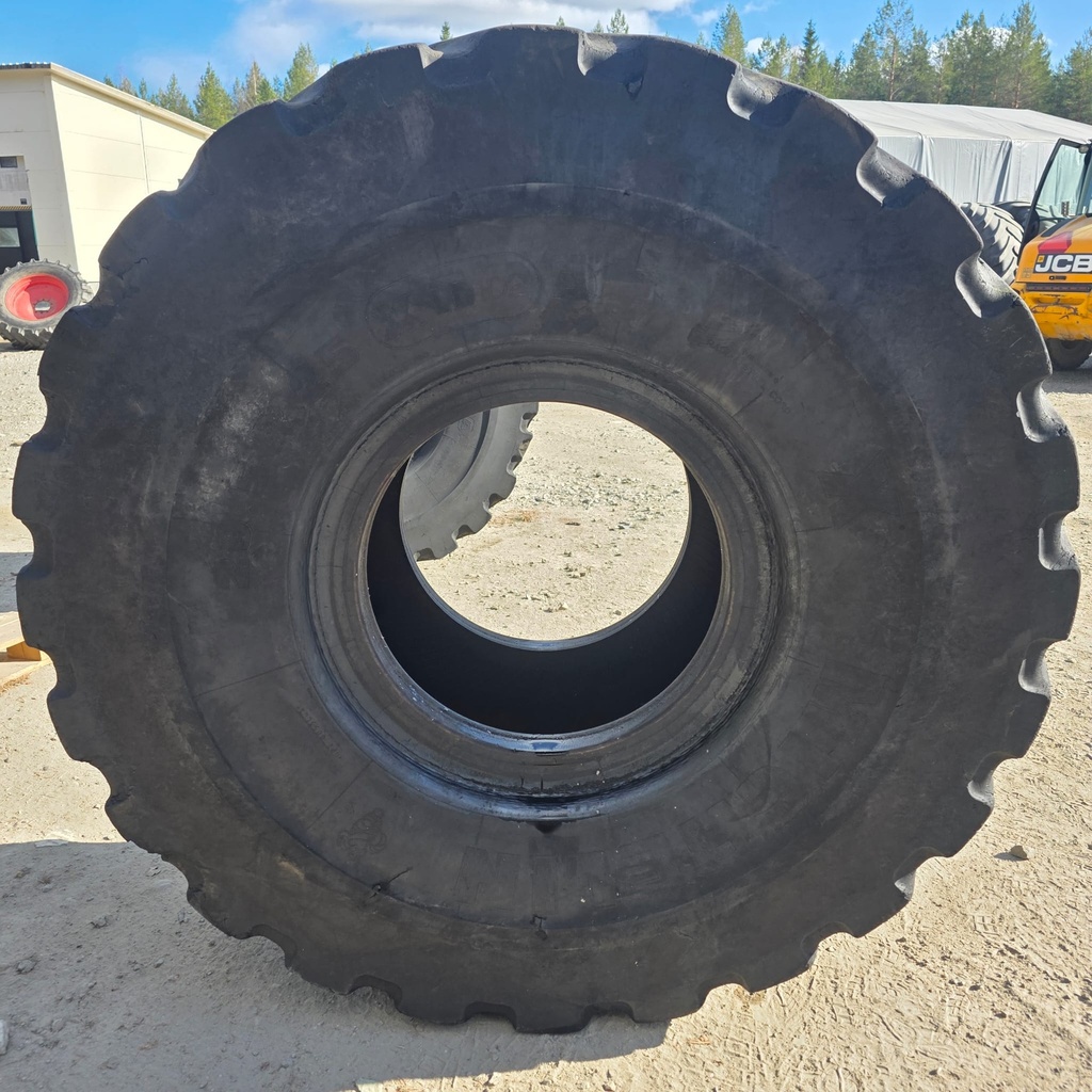 29.5R25 MICHELIN XLD D2 Käytetty työkoneen rengas Halkaisija: 169,5cm Pintamäärä:8mm  (Renkaassa 2x tossut)