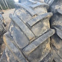 18.4-34 8PR BARUM Käytetty rengas  1-2cm (Vanhat, Rungoissa pykimää, Toinen kulunut enemmän)