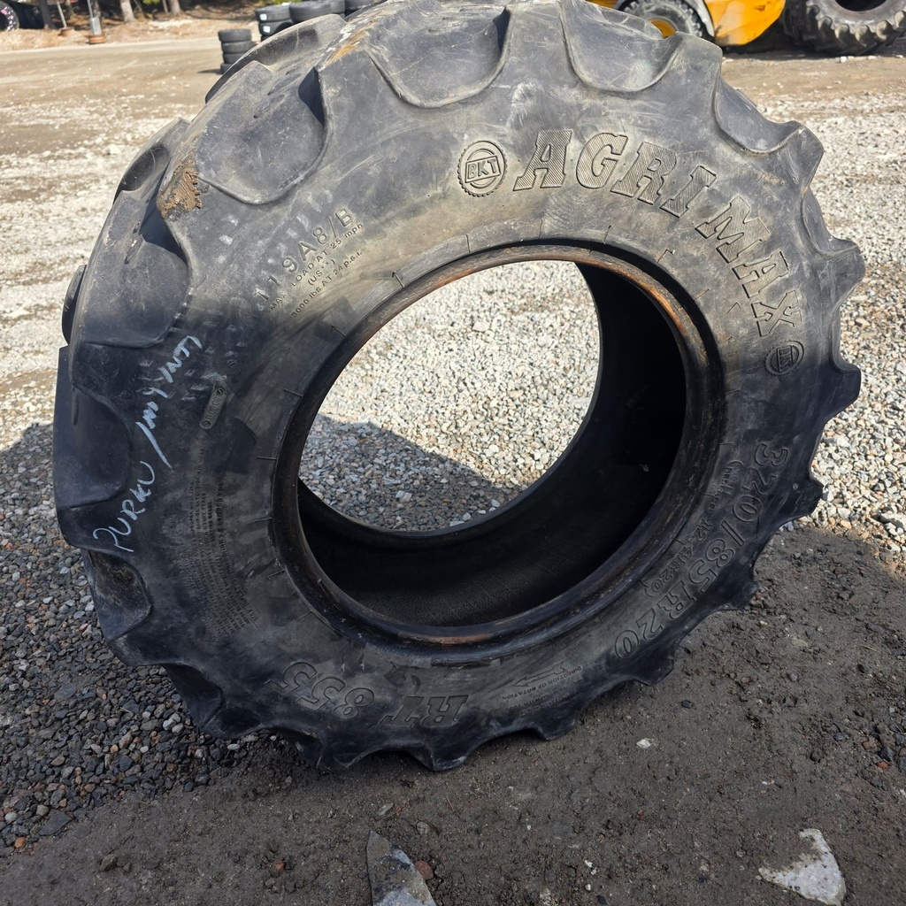 320/85R20 (12.4R20) 119A8/B BKT AGRIMAX RT885 Käytetty rengas DOT-08 15mm
