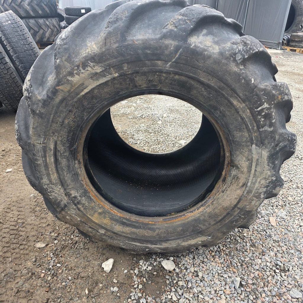 710/40-22.5 20pr NOKIAN FOREST KING F2 Käytetty Metsäkonerengas DOT-16 28mm Sis vanteen 24x22.5" PJ: 10x335 KR:281 Vanteen takamitta: 215mm