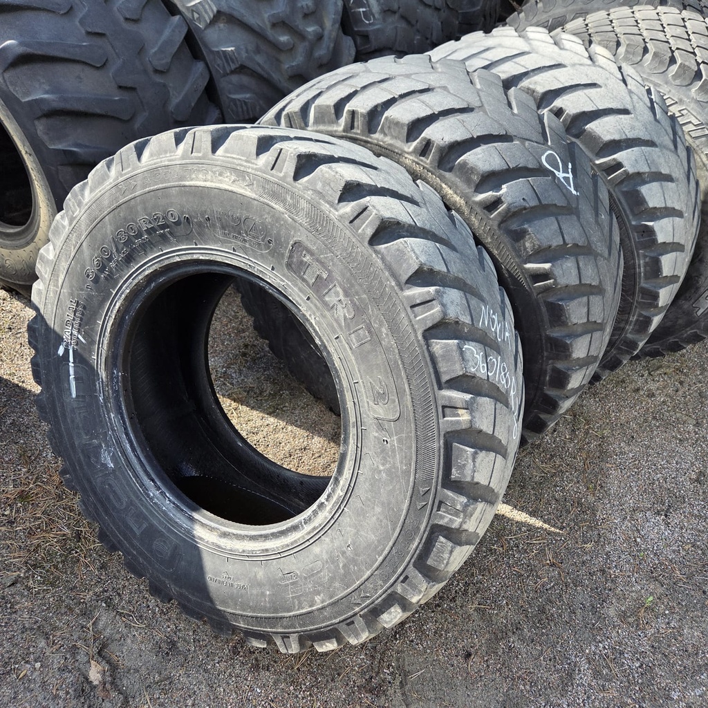 360/80R20 (14.5R20) 147A8/143D Nokian TRI2 Käytetty rengas DOT-17 (Sileät)