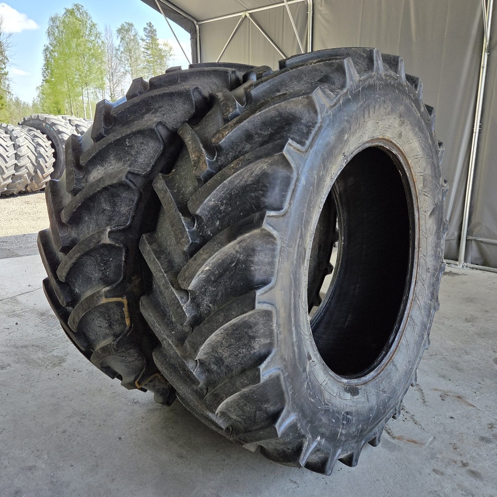 650/65R42 165D/163A8 Mitas SST Käytetty rengas DOT-38  38mm