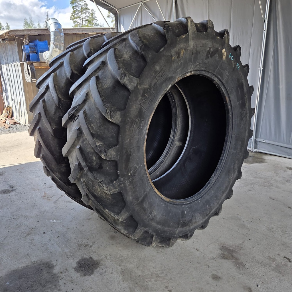 650/65R42 650/65R42 158A8/155B Michelin XM180  Käytetty rengas 16mm (Vanhat, Kuivumaa, 3x tossu, asennus sisärenkailla, Levike käyttöön)