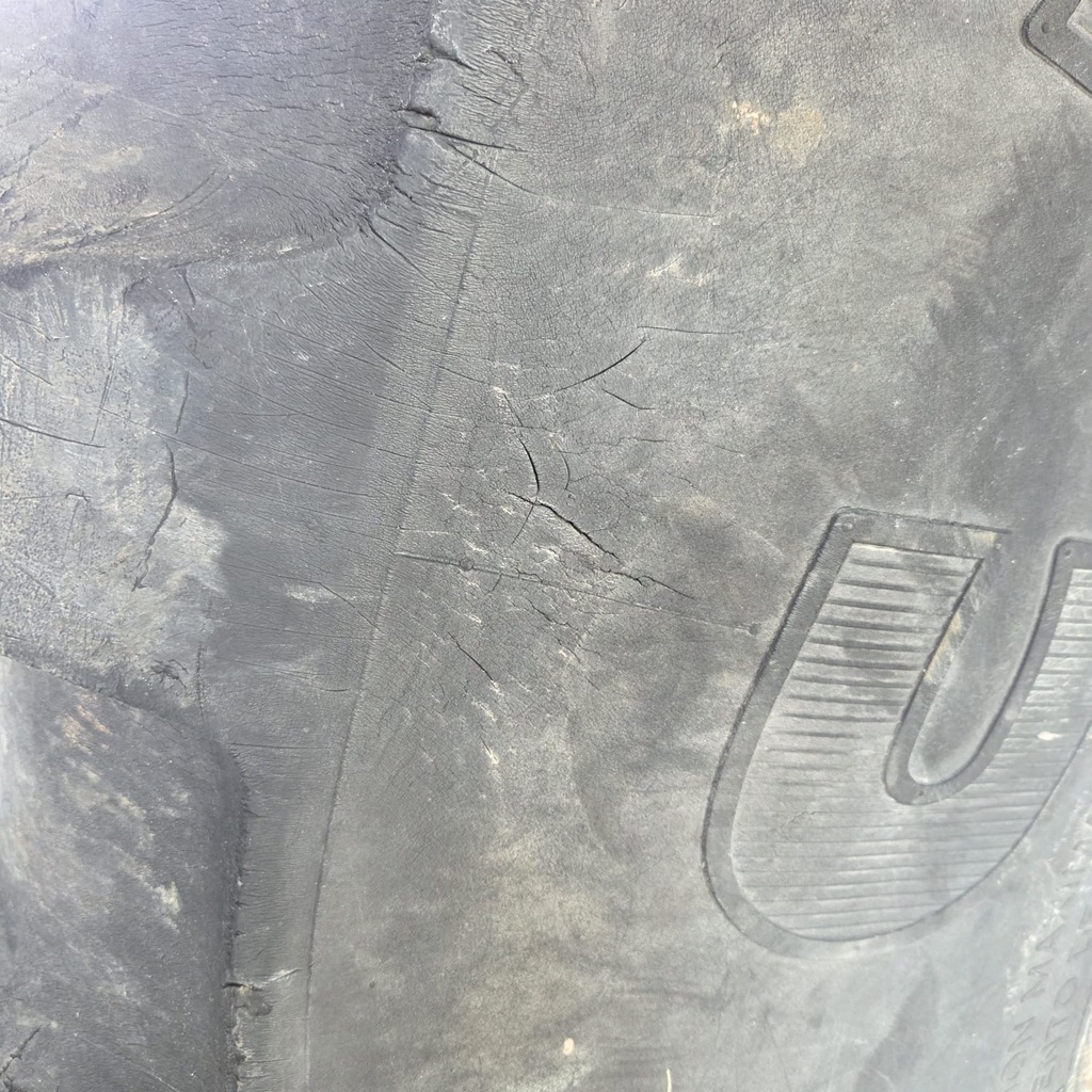650/65R42 650/65R42 158A8/155B Michelin XM180  Käytetty rengas 16mm (Vanhat, Kuivumaa, 3x tossu, asennus sisärenkailla, Levike käyttöön)