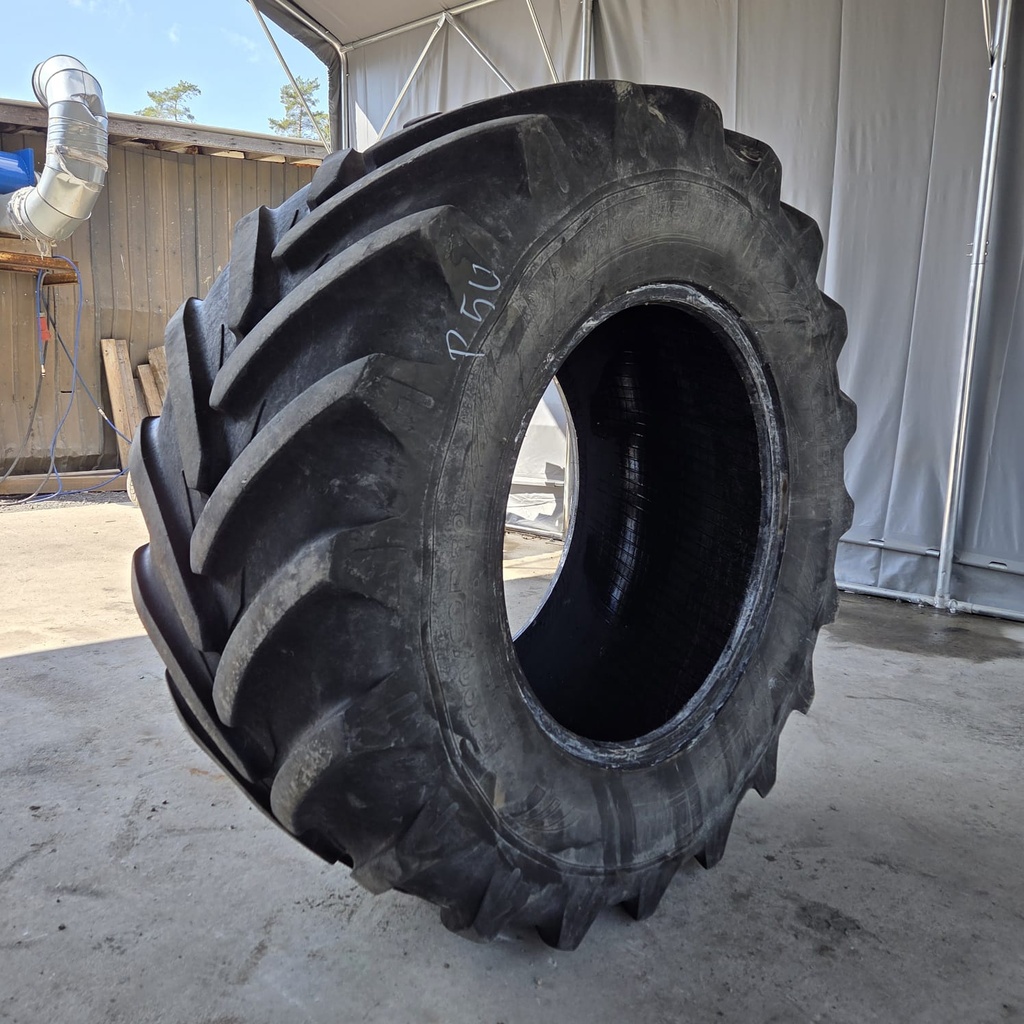 VF600/60R30 147D Michelin XeoBib Käytetty rengas DOT-13 26mm Tubeless (Hakkujen välissä pientä kuivumaa, Laitakulunut)