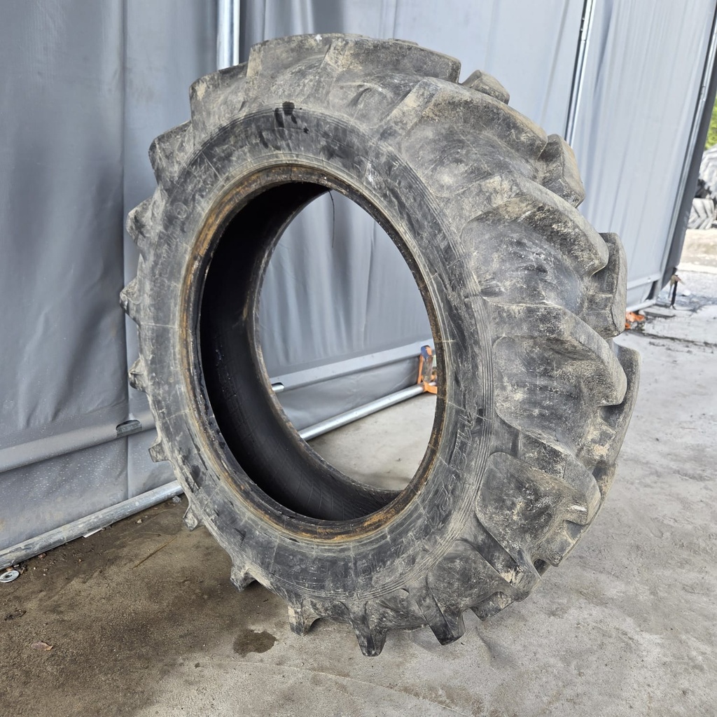 11.2-24 8PR Barum TZ19 Käytetty rengas DOT-04  29mm (Kuivumaa Kyljissä)