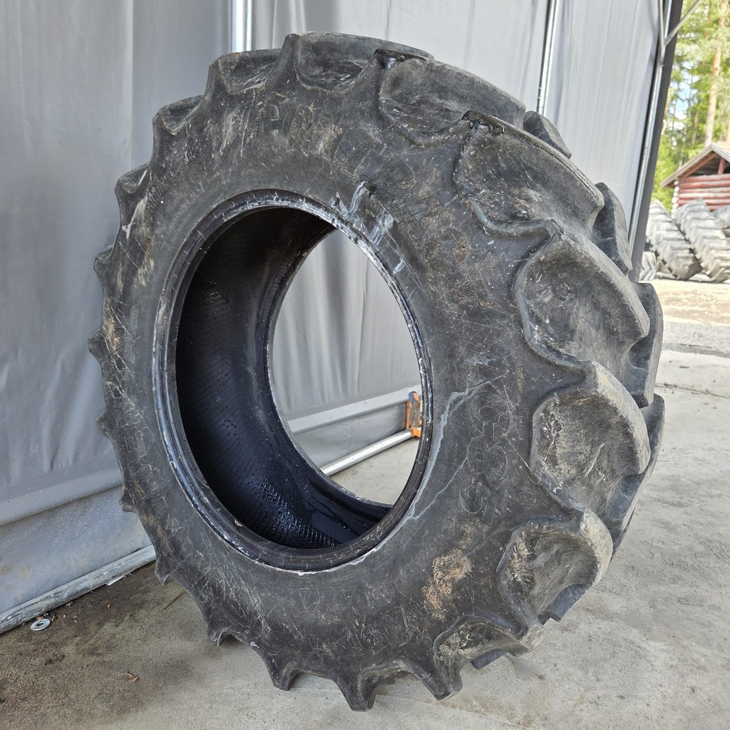 340/85R24 (13.6R24) 125A8/122B Continental Contract AC85 Käytetty rengas DOT-09  31mm (Kyljissä Kuivumaa reilusti)