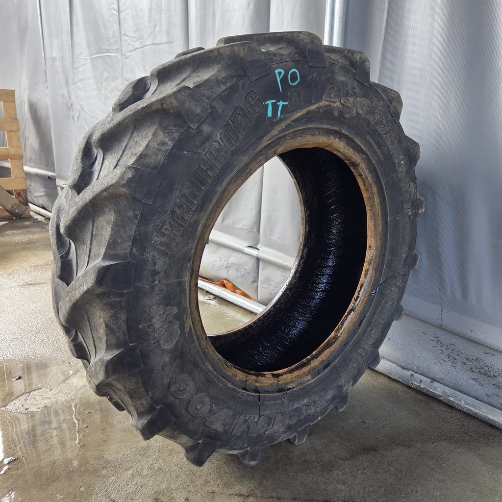280/70R18 114A8/114B Trelleborg TM700 Käytetty rengas DOT-18  18mm (Laitakulunut)