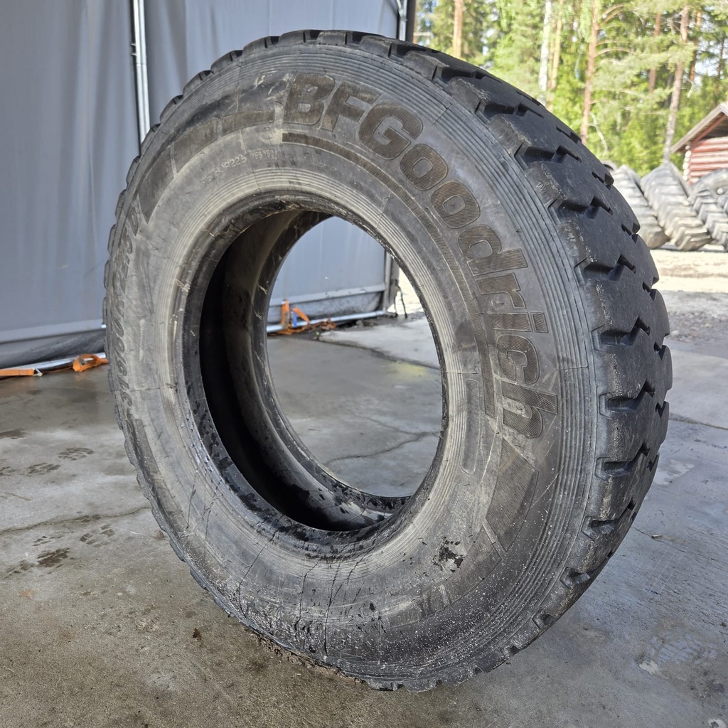 315/80R22.5 156/150K Bfgoodrich Cross Control Käytetty KA-rengas Veto DOT-18 6mm Kesä