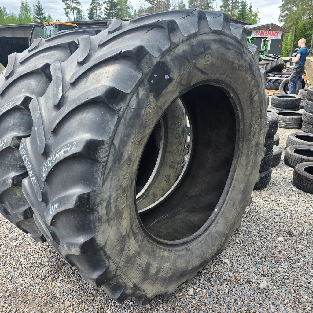 650/65R42 158A8/B FIRESTONE RADIAL 9000 Käytetty rengas 20mm (Vanhat, Korjattu, Kuivumaa, Vain levike käyttöön, Asennus sisärenkalla)