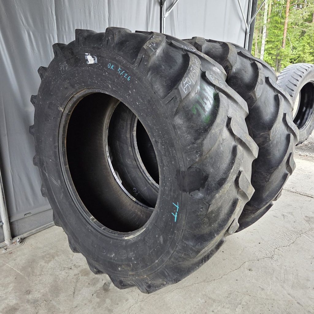 650/65R38164A8/160B Nokian TR Multiplus Käytetty rengas DOT-02 ja -06  22-25mm (2xpaikka)