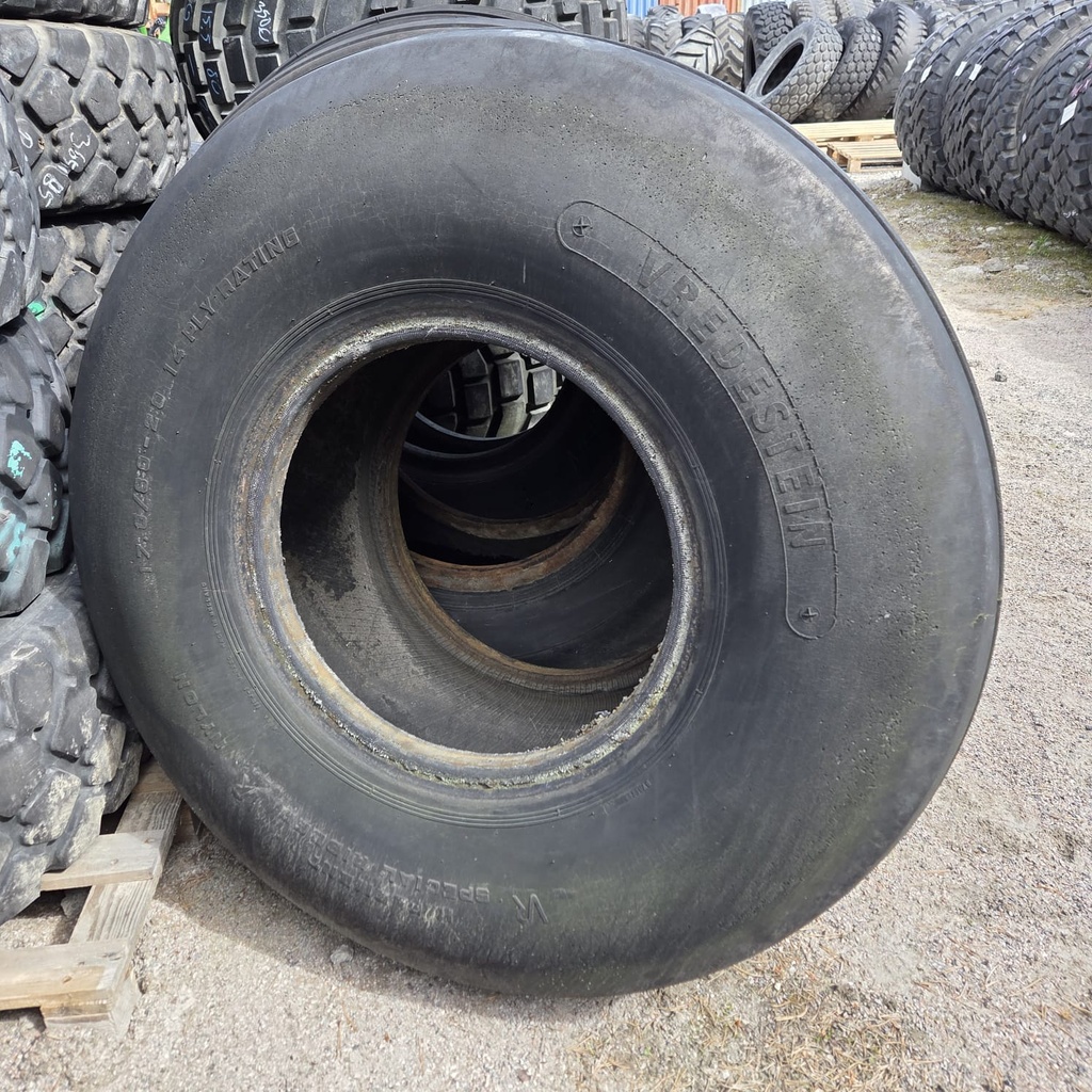 17.0/80-20  14PR Vredestein Implement Special Ribbed Käytetty rengas 13mm (Vanha, Kuivumaa)