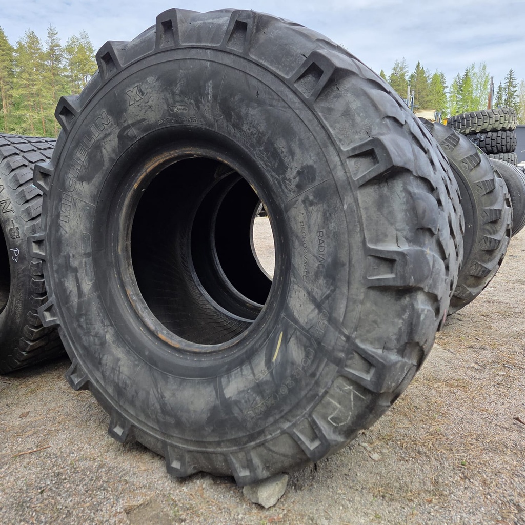 475/80R20 166G Michelin XML Käytetty KA-rengas veto  10mm  DOT-99