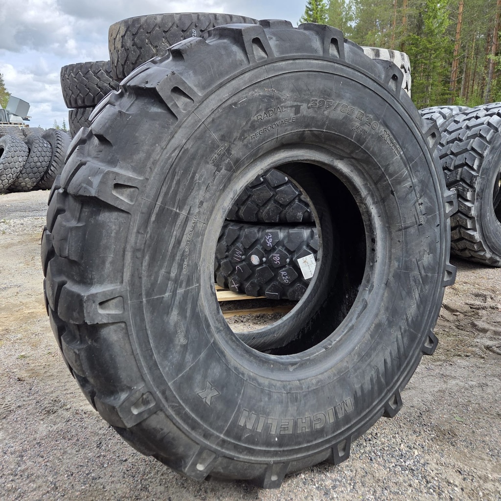 395/85R20 161G 14PR Michelin XML Käytetty KA-rengas veto DOT-10  17mm