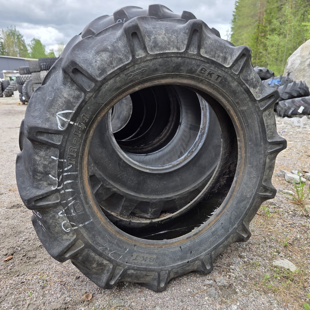 9.5-22 6PR BKT TR-144 Käytetty rengas DOT-13  17mm