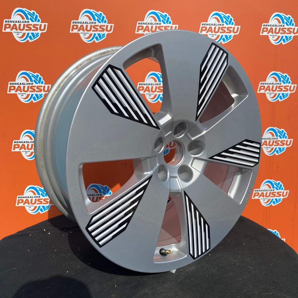 Uusi AUDI SPEEDLINE vannesarja 5x112 ET36 KR66,1 8,5x19"