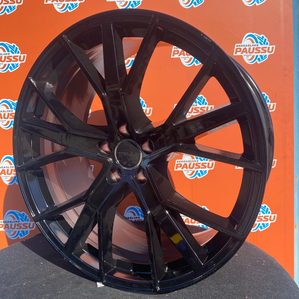 Käytetty DELUXE PERFORMANCE 1332 vannesarja 5x112 ET30 KR66,6 9,5x21"