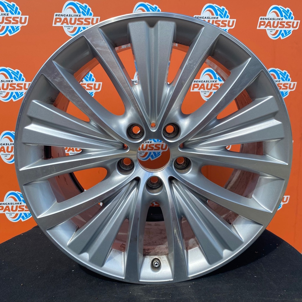 Käytetty BMW vannesarja 5x120 ET48 KR74,1 9x19"