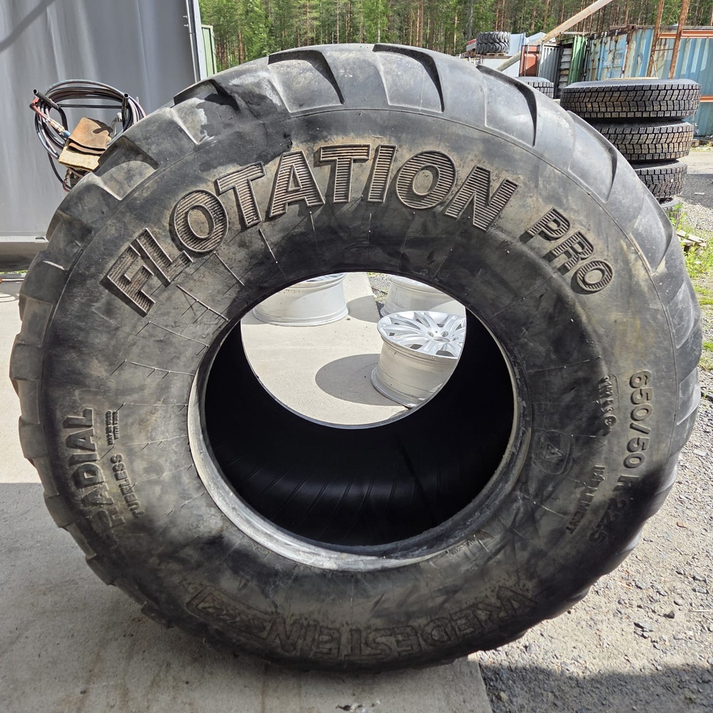 650/50R22.5 157D Vredestein Flotation pro Käytetty rengas DOT-08  15mm (Korjattu, asennus sisärenkaalla)
