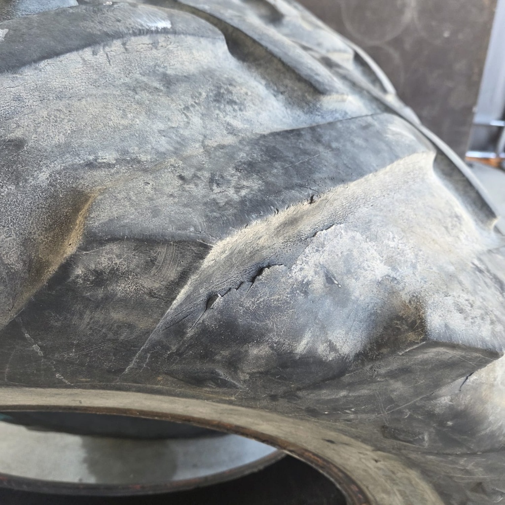 16.9-34 6pr Goodyear Tractionsure Käytetty rengas 15mm (Epätasaisesti kuluneet, Vanhat, Pykineet, EI TAKUUTA)