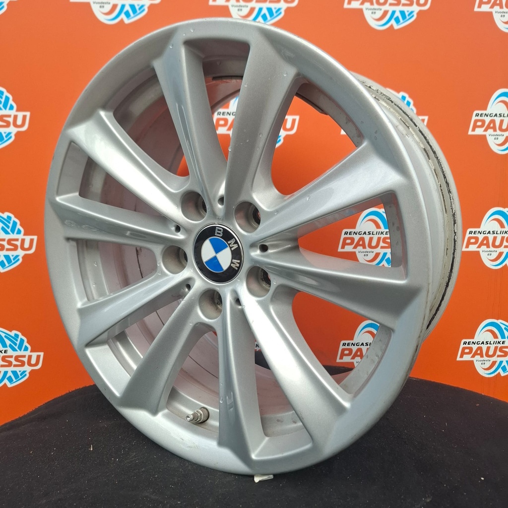 Käytetty BMW V-Spoke 236 vannesarja 5x120 ET30 KR72,6 8x17"