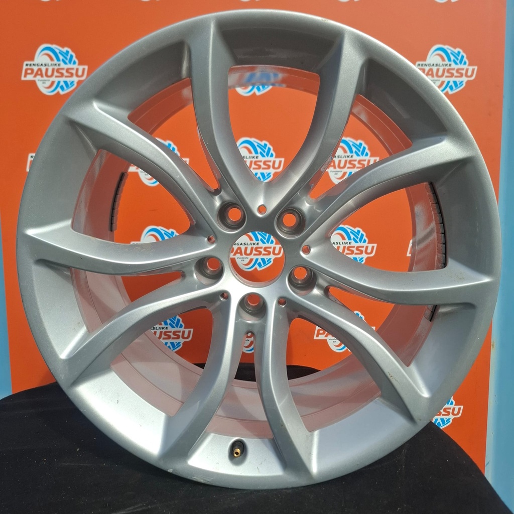 Käytetty BMW Style 594 vannesarja 5x120 ET18 KR74,1 9x19"