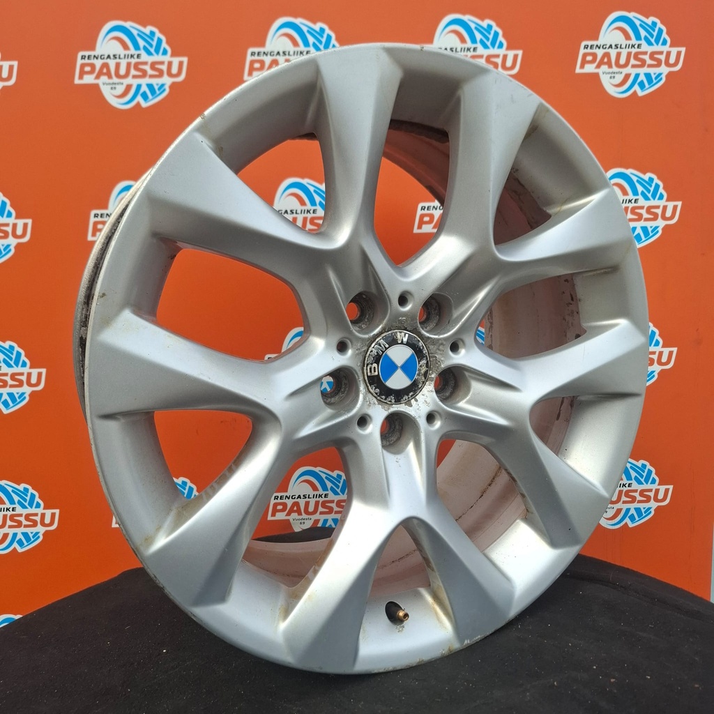 Käytetty BMW Star Spoke 334 vannesarja 5x120 ET48 KR74,1 9x19"