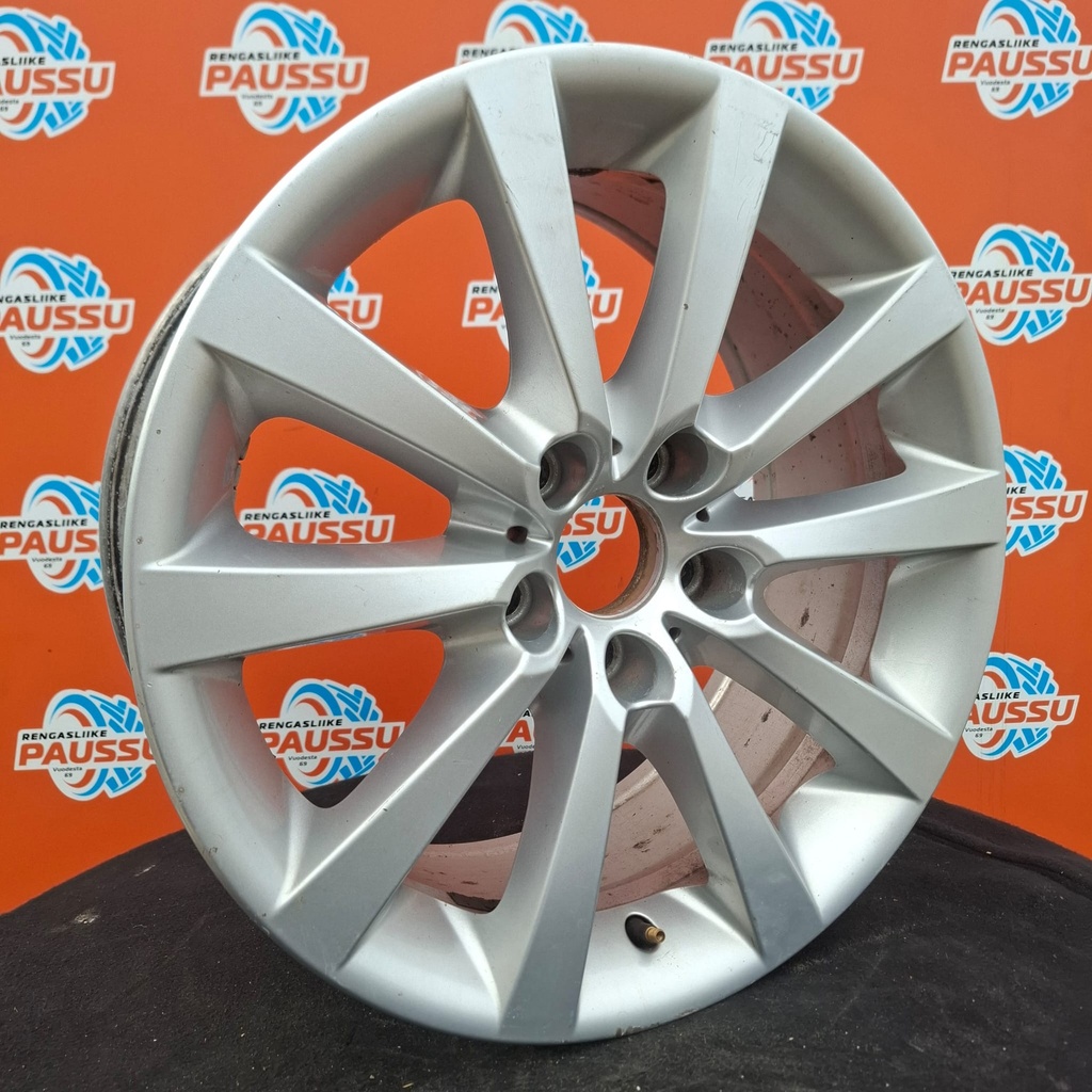 Käytetty BMW Style 328 vannesarja 5x120 ET30 KR72,6 8x18"