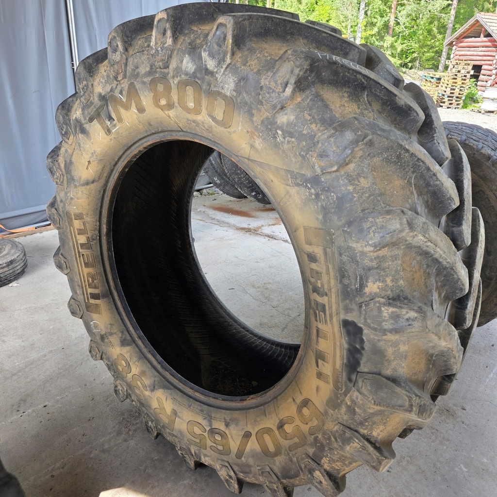 650/65R38 157A8/B TRELLEBORG TM800 Käytetty rengas DOT-04  40mm