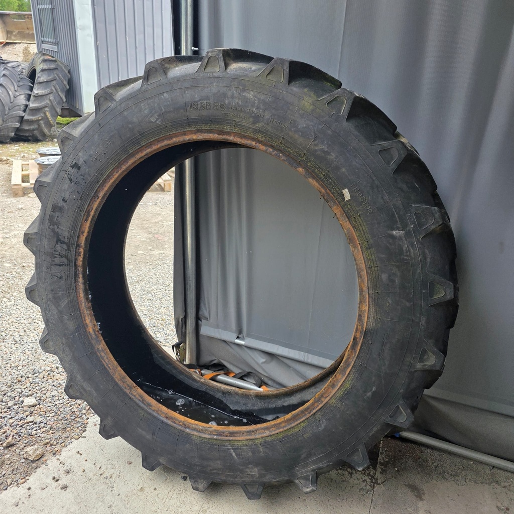 340/85R38 (13.6R38) 6pr PROSTOR Käytetty rengas  27mm  (Vanha)